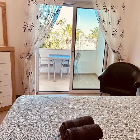 Marina View On Main Avenue Near Beaches Appartement