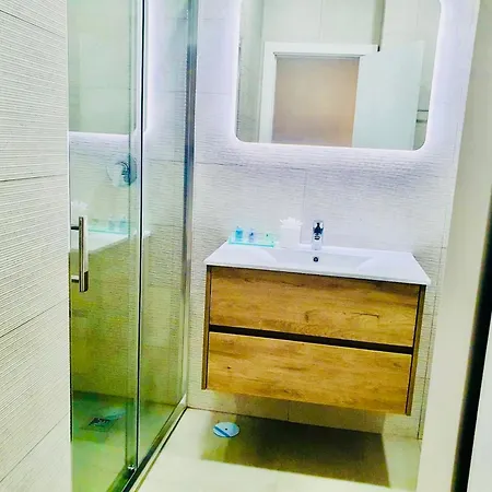 Marina View On Main Avenue Near Beaches Apartment *