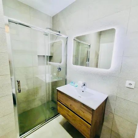 Marina View On Main Avenue Near Beaches Apartment Lagos